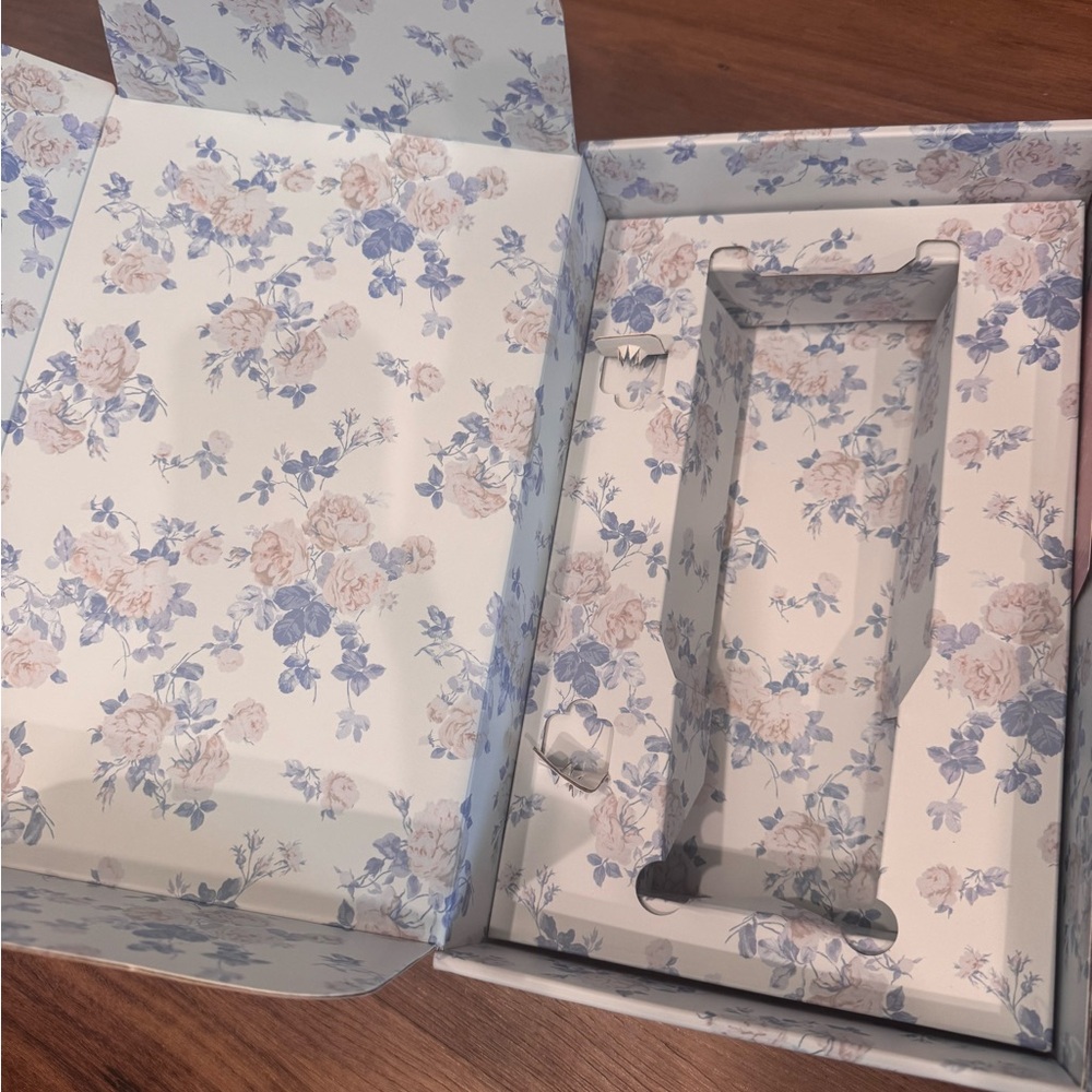 LoveShackFancy Stanley Box, dust bag, ribbon, and tissue paper - Picture 6 of 9